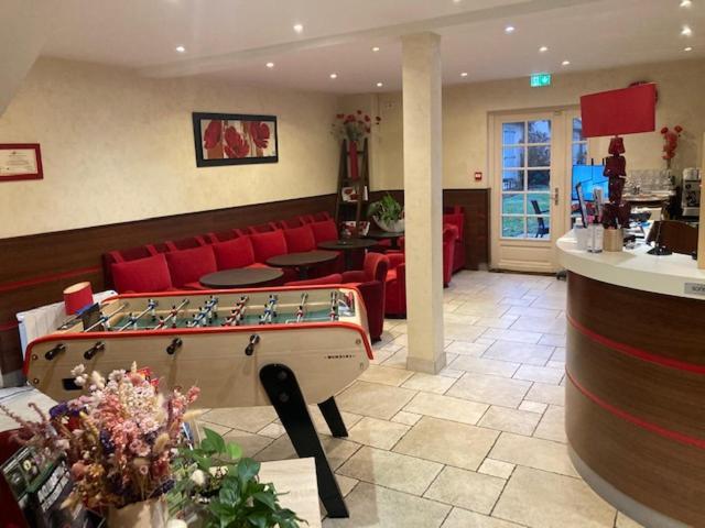 Saint-Pardoux-l'Ortigier Hotel Restaurant Les Coquelicots, The Originals Relais מראה חיצוני תמונה