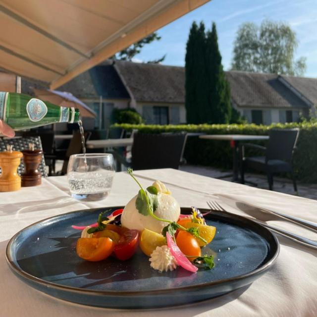 Saint-Pardoux-l'Ortigier Hotel Restaurant Les Coquelicots, The Originals Relais מראה חיצוני תמונה