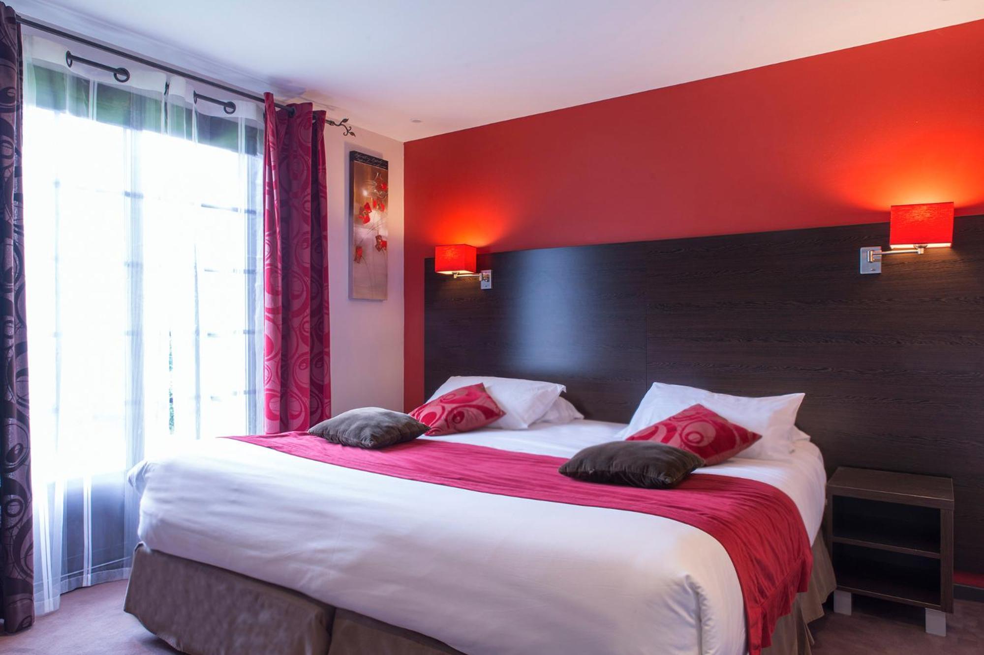 Saint-Pardoux-l'Ortigier Hotel Restaurant Les Coquelicots, The Originals Relais מראה חיצוני תמונה