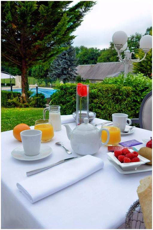 Saint-Pardoux-l'Ortigier Hotel Restaurant Les Coquelicots, The Originals Relais מראה חיצוני תמונה