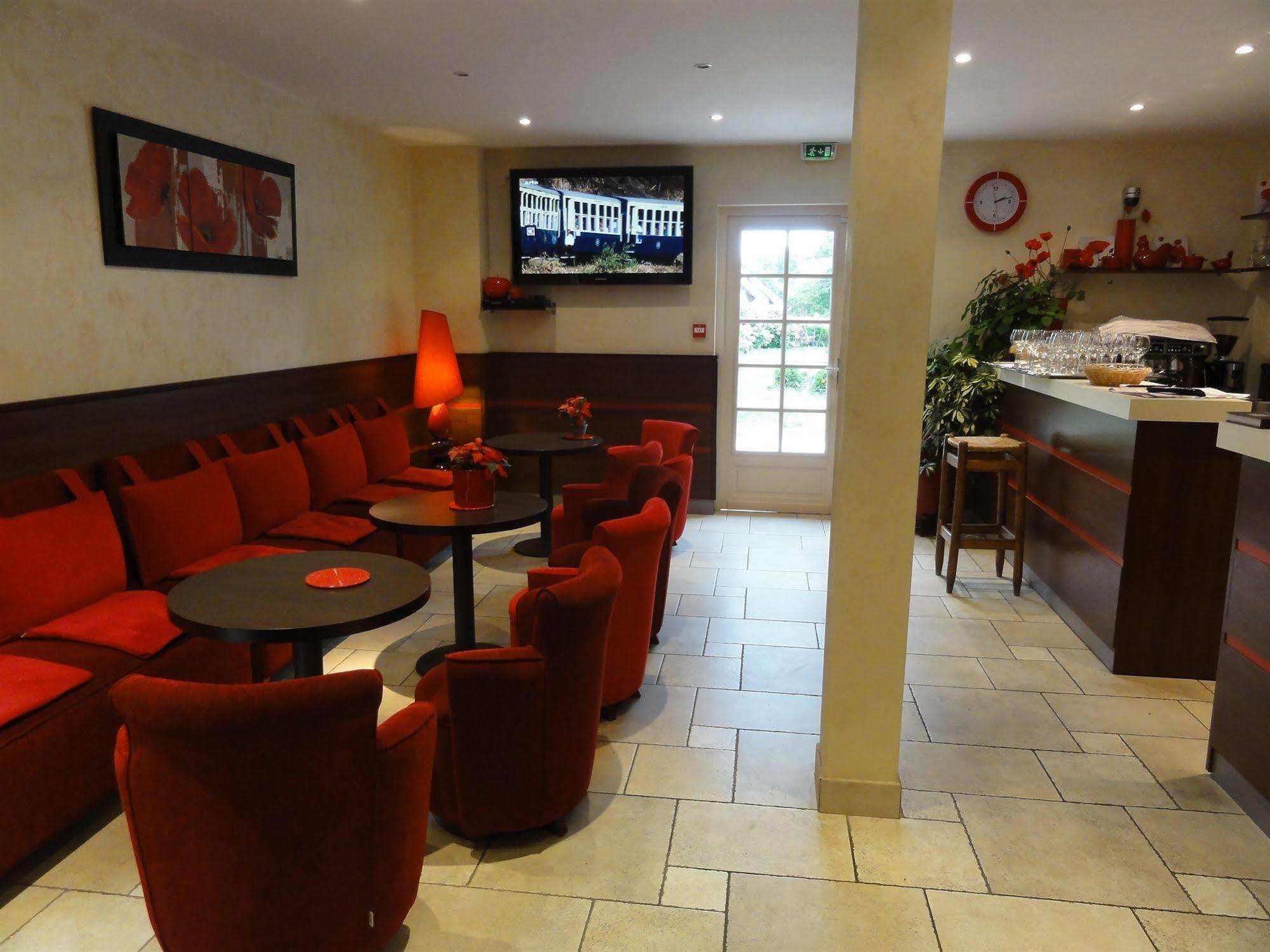 Saint-Pardoux-l'Ortigier Hotel Restaurant Les Coquelicots, The Originals Relais מסעדה תמונה